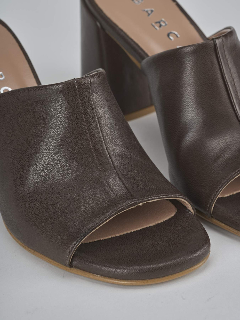 Mules tacón 7 cm marrón oscuro cuero