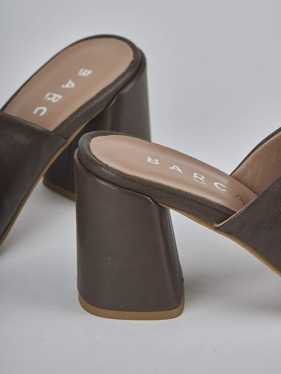 Mules tacón 7 cm marrón oscuro cuero