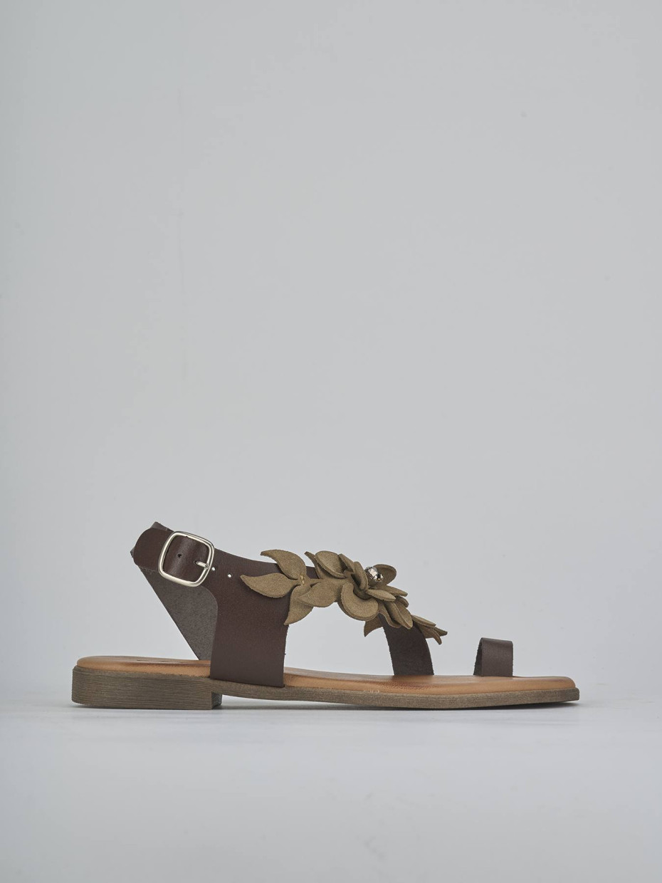 Sandalias de tacón bajo tacón 1 cm beis cuero