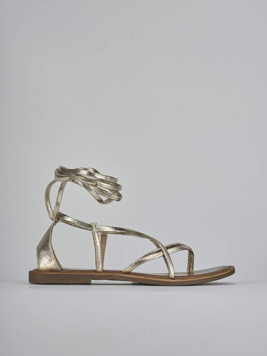 Sandalias de tacón bajo tacón 1 cm oro cuero