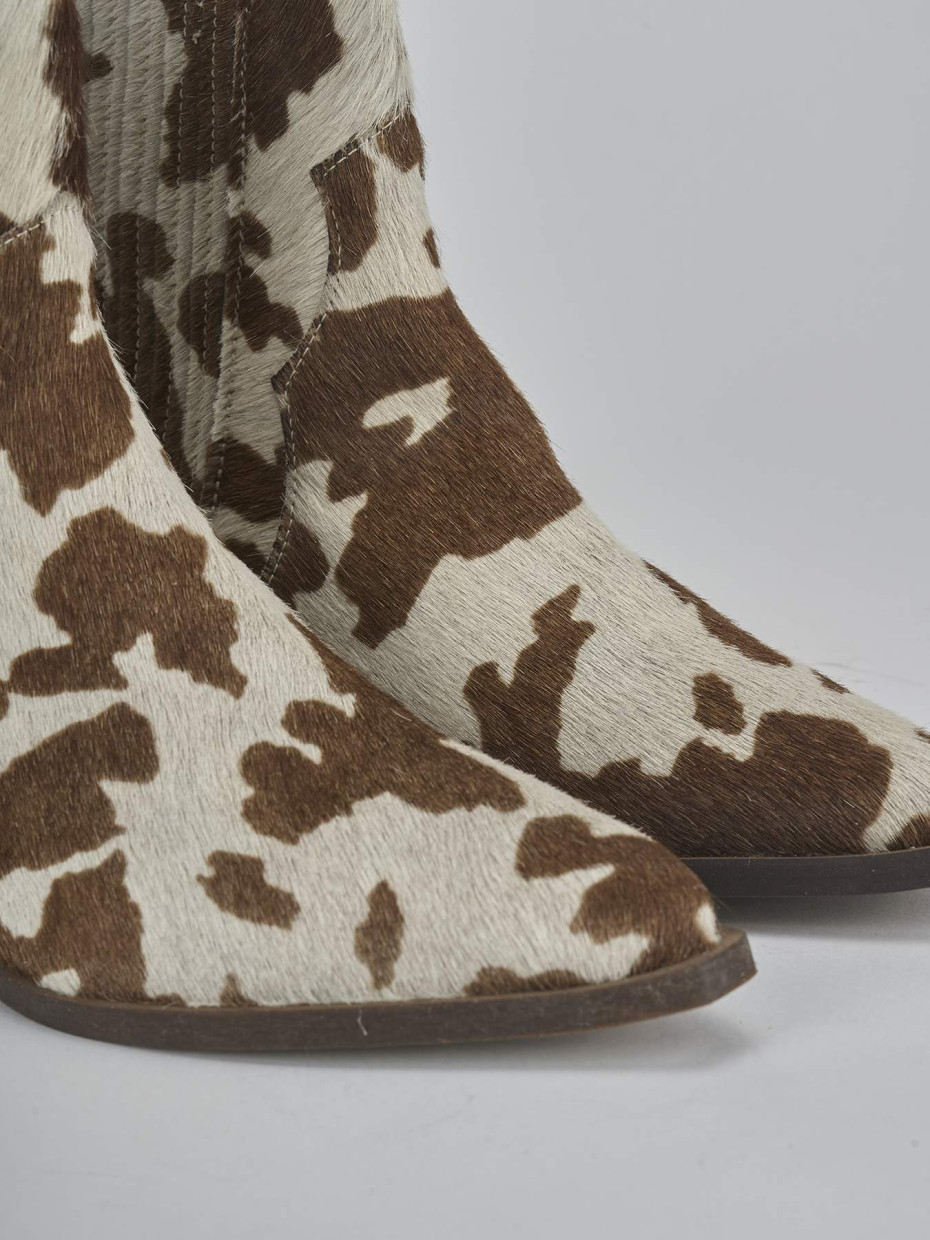 Botines de tacón bajo tacón 2 cm blanco cuero de vaca con pelo