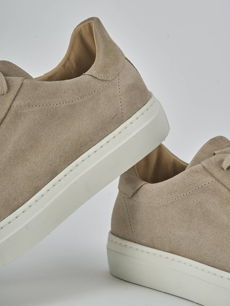 Sneakers beige suede