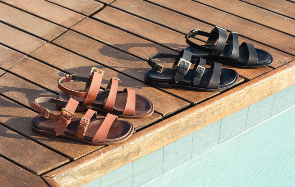 Sandalias de tacón bajo tacón 1 cm negro cuero