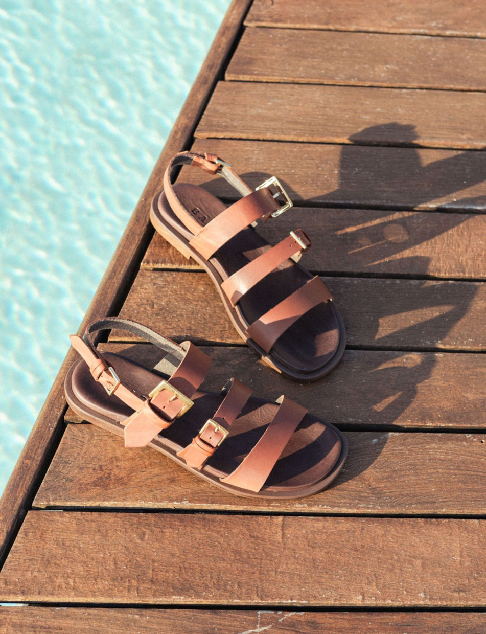 Sandalias de tacón bajo tacón 1 cm marrón oscuro cuero