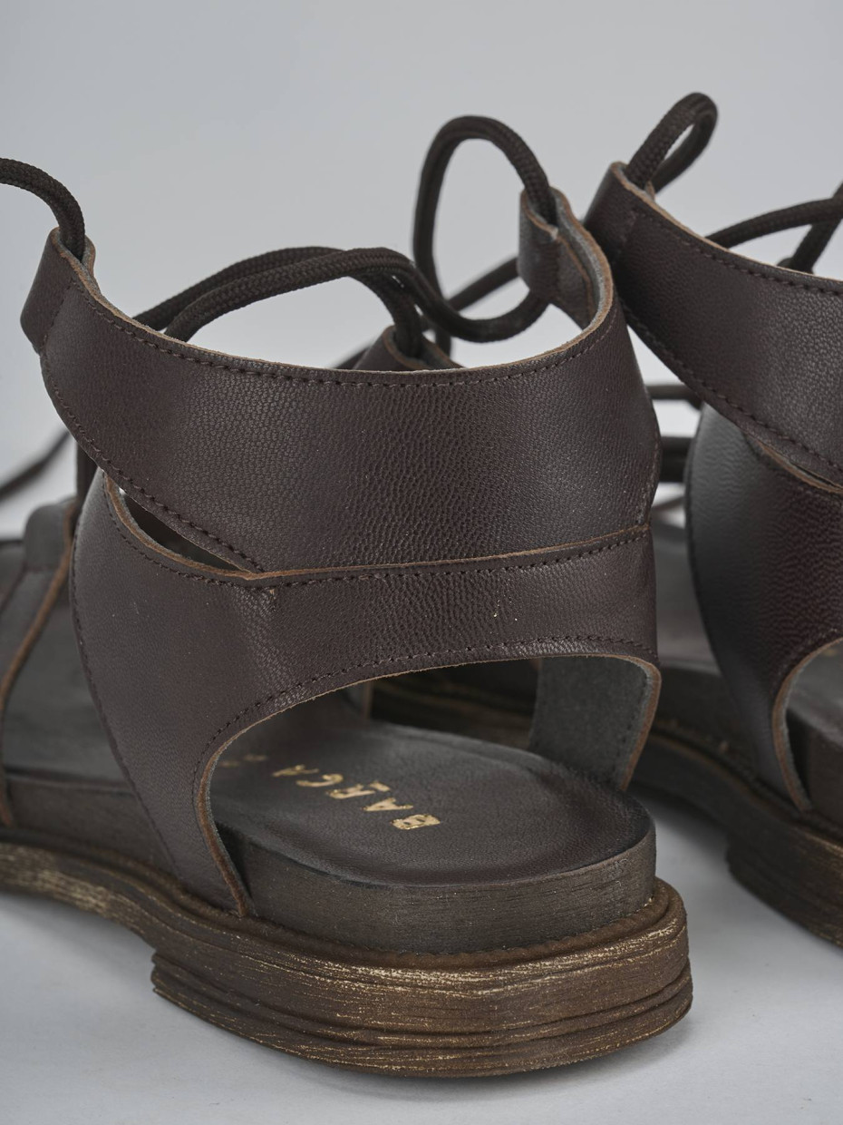 Sandalias de tacón bajo tacón 1 cm marrón oscuro cuero