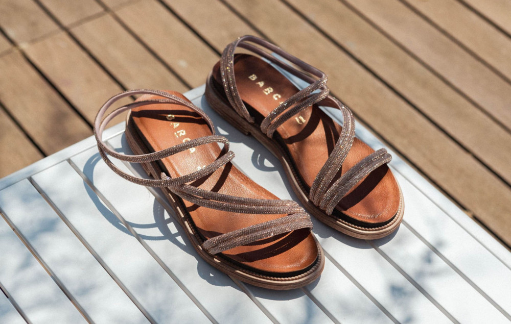 Sandalias de tacón bajo tacón 2 cm bronce cuero