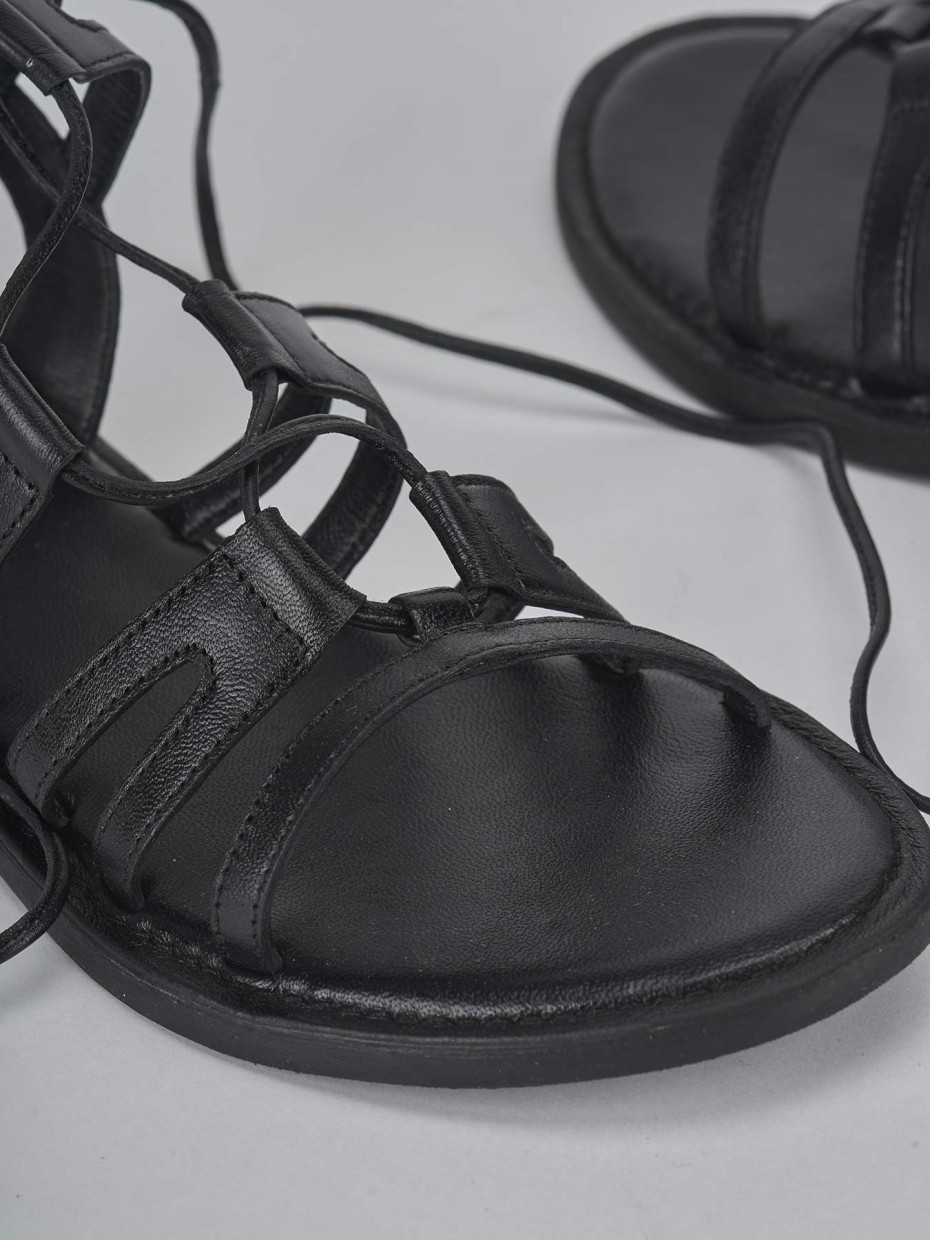 Sandalias de tacón bajo tacón 1 cm negro cuero