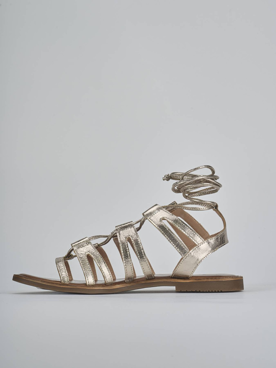 Sandalias de tacón bajo tacón 1 cm oro cuero