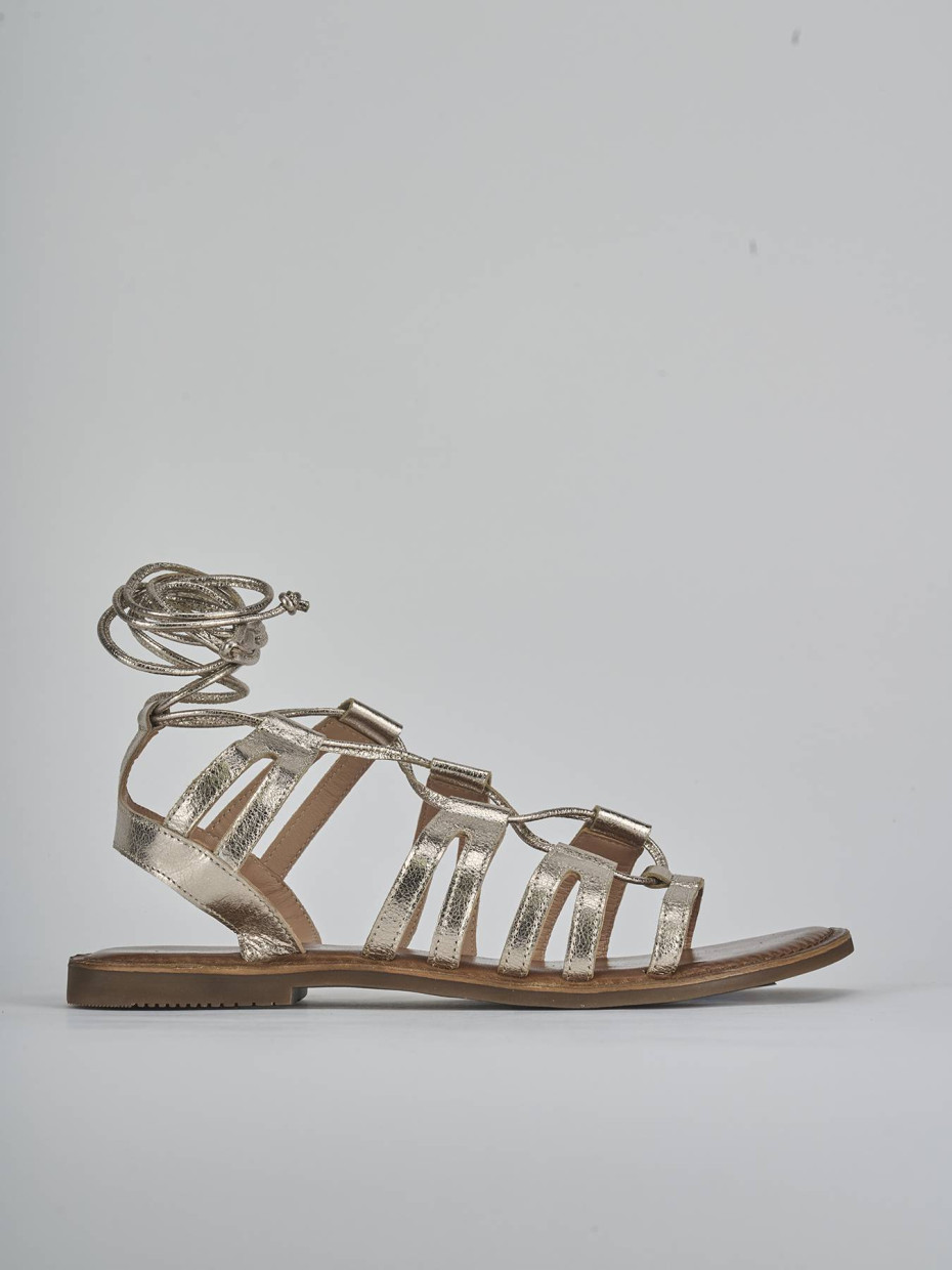 Sandalias de tacón bajo tacón 1 cm oro cuero