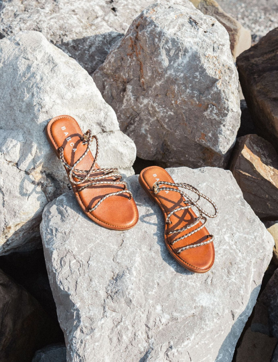 Sandalias de tacón bajo tacón 1 cm bronce cuero