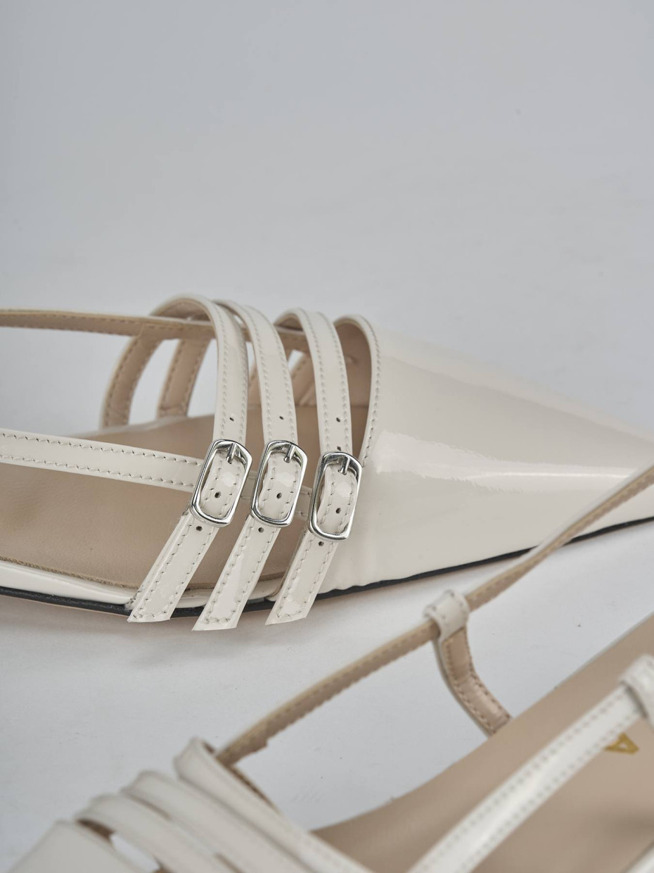 Bailarinas tacón 2 cm beis charol