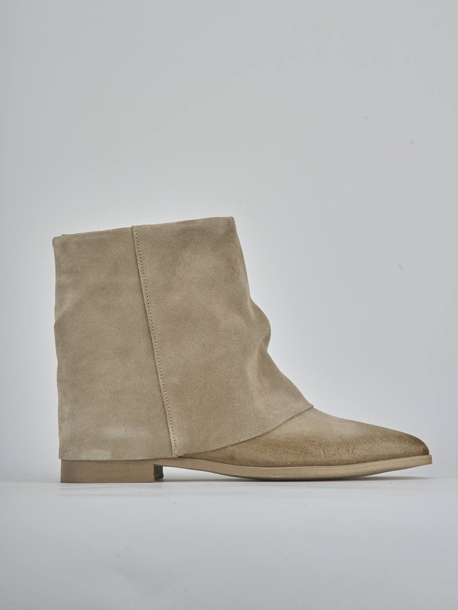 Botines de tacón bajo tacón 1 cm beis ante
