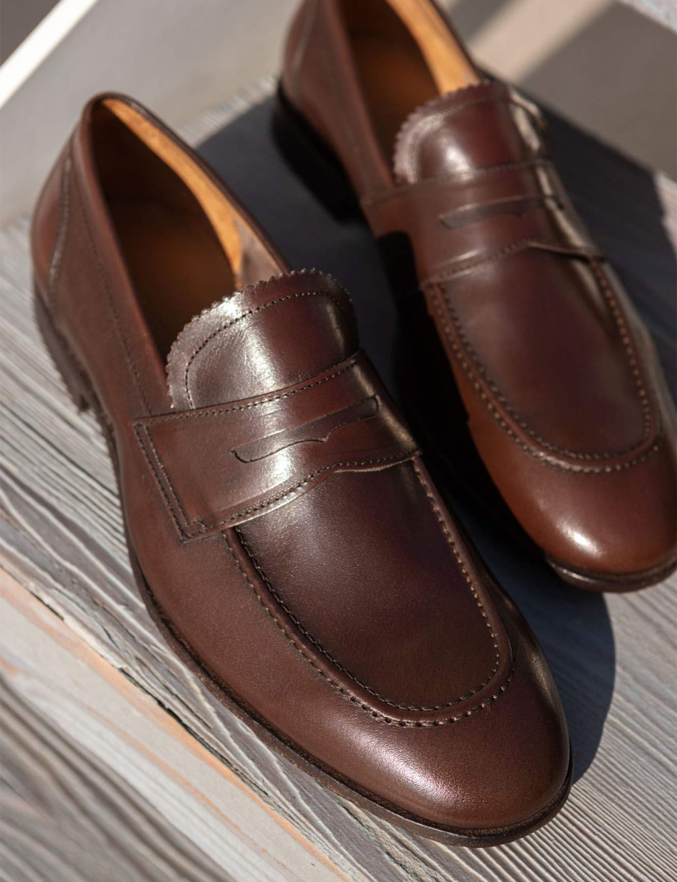 Mocasines marrón oscuro cuero