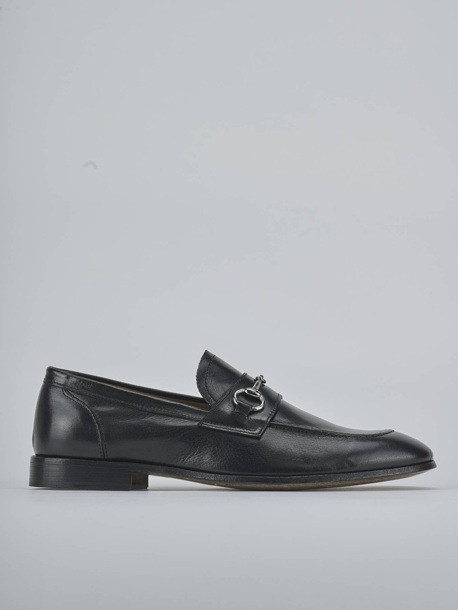 Mocasines negro cuero
