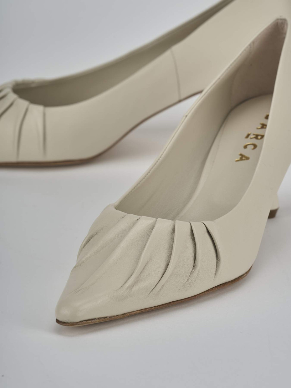 Zapatos de salón tacón 5 cm beis cuero
