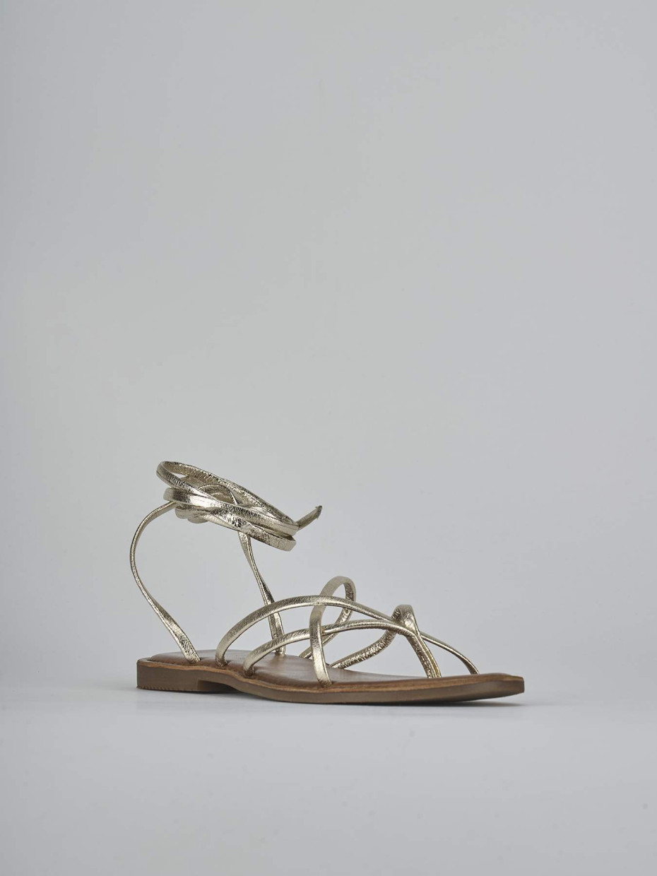Sandalias de tacón bajo tacón 1 cm oro cuero