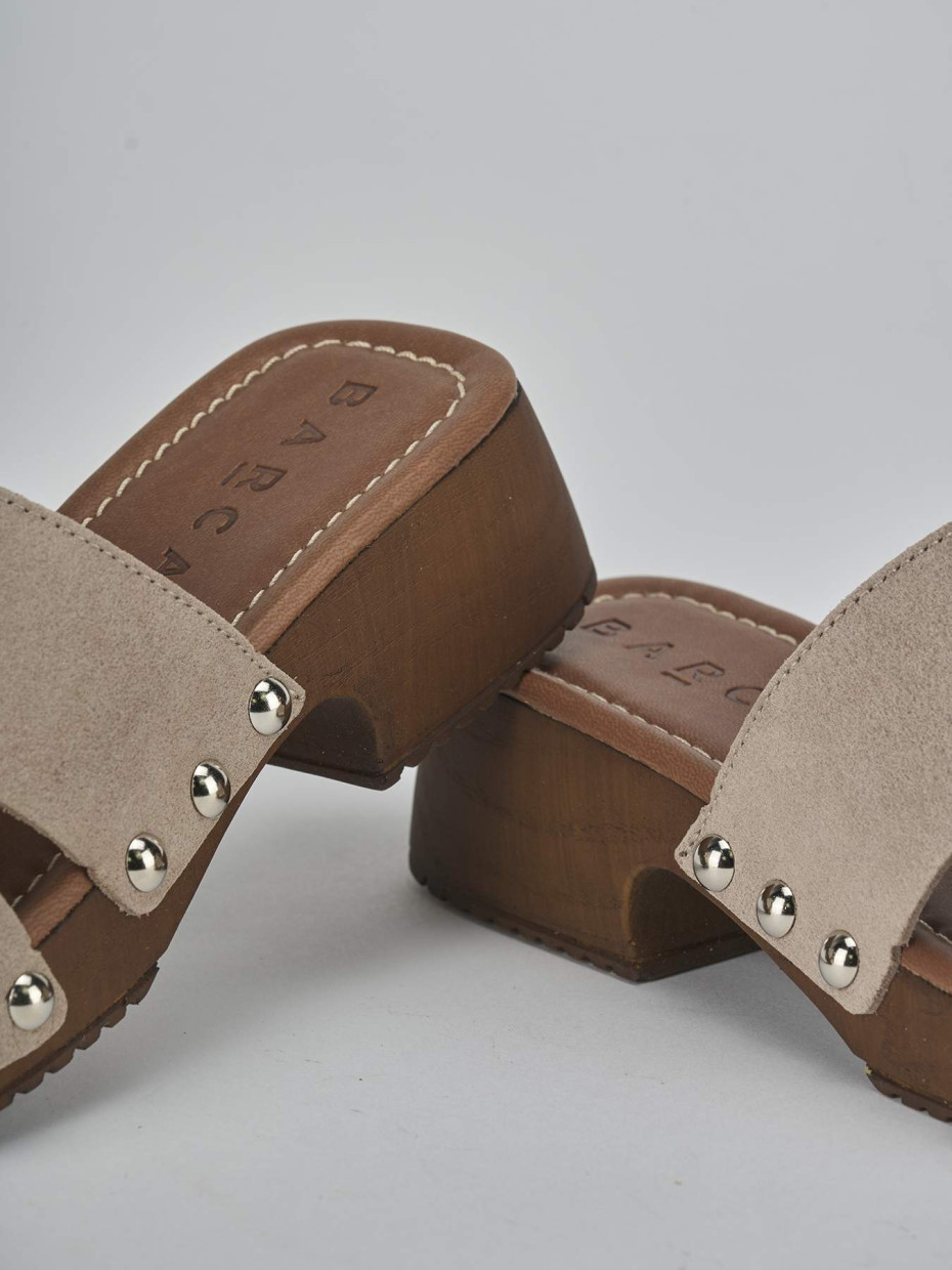 Mules tacón 3 cm beis ante