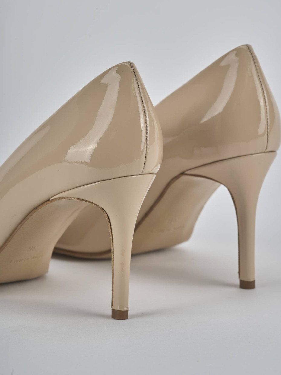 Zapatos de salón tacón 7 cm beis charol