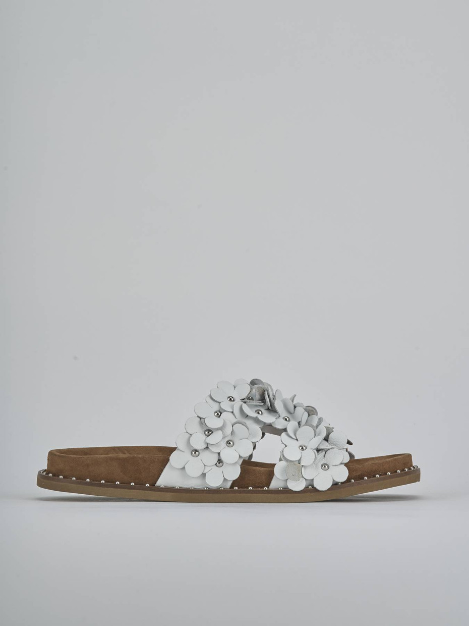 Slippers heel 1 cm white leather