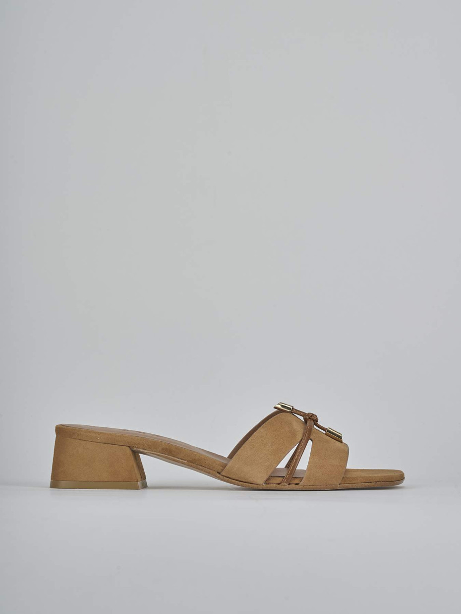 Mules tacón 3 cm marrón ante