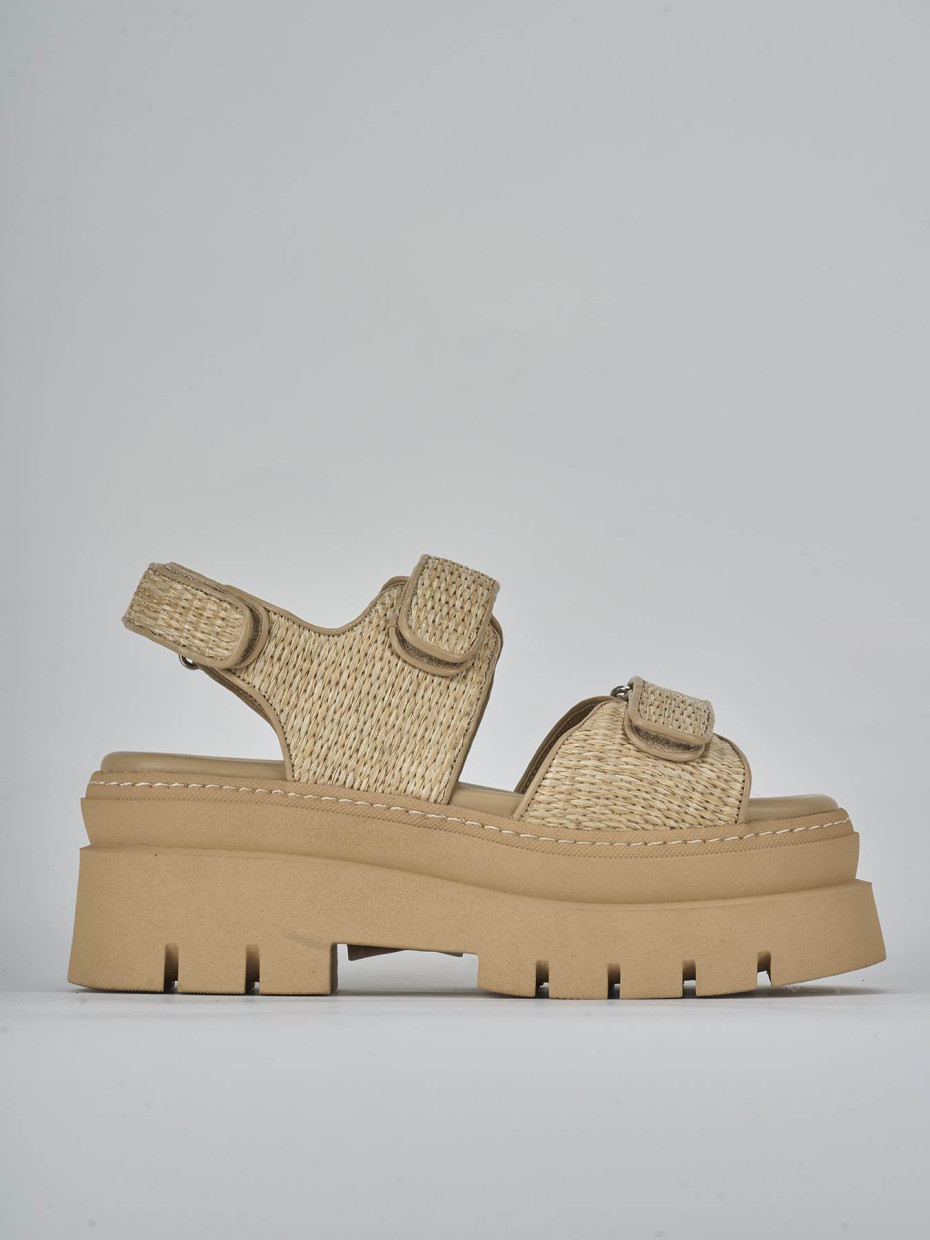 Sandalias de tacón bajo tacón 1 cm beis cuero