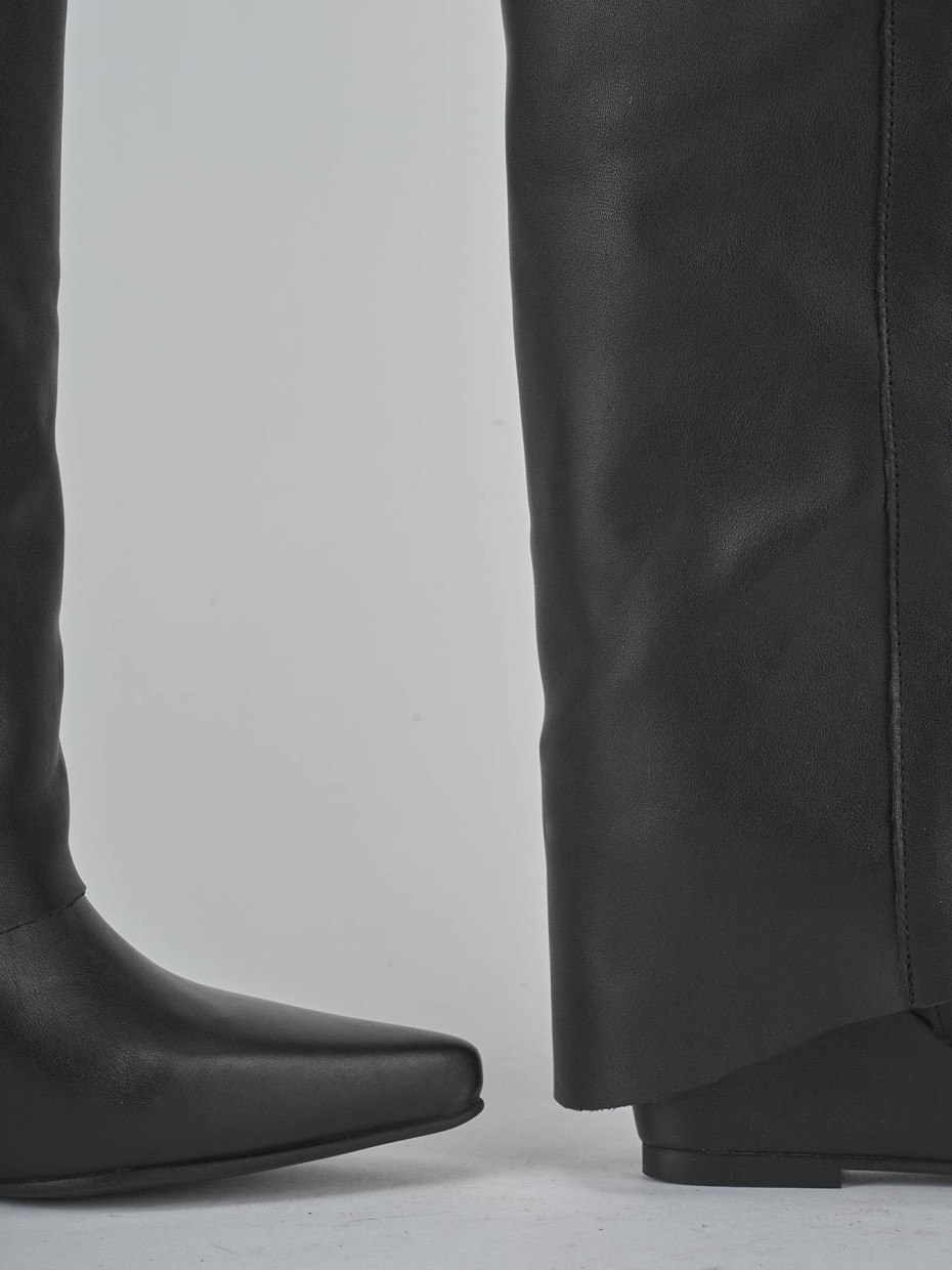 Low heel boots heel 4 cm black leather