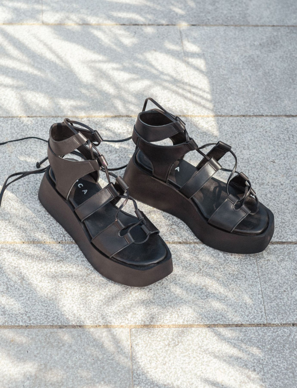 Sandalias de tacón bajo tacón 4 cm negro cuero