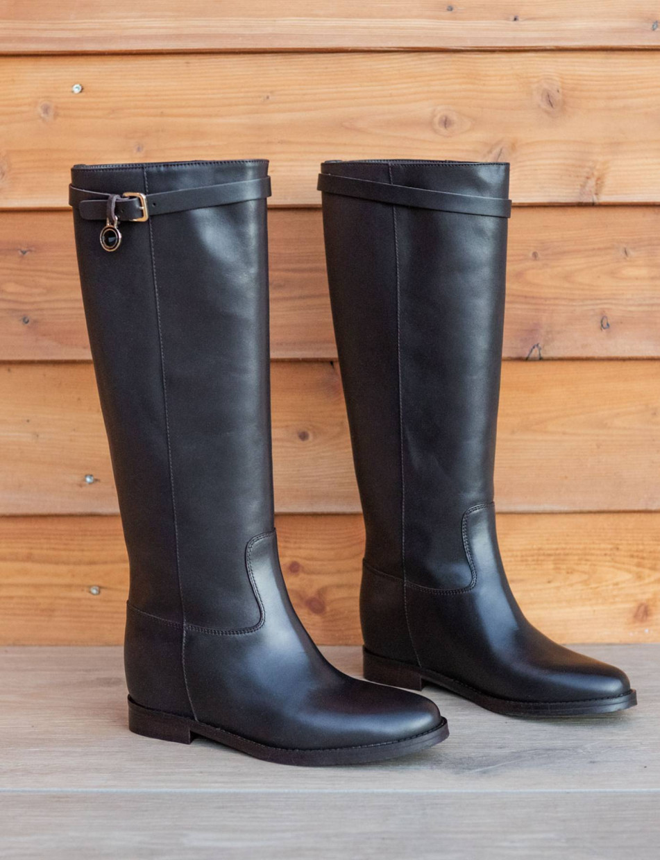 Botas de tacón bajo tacón 2 cm negro cuero