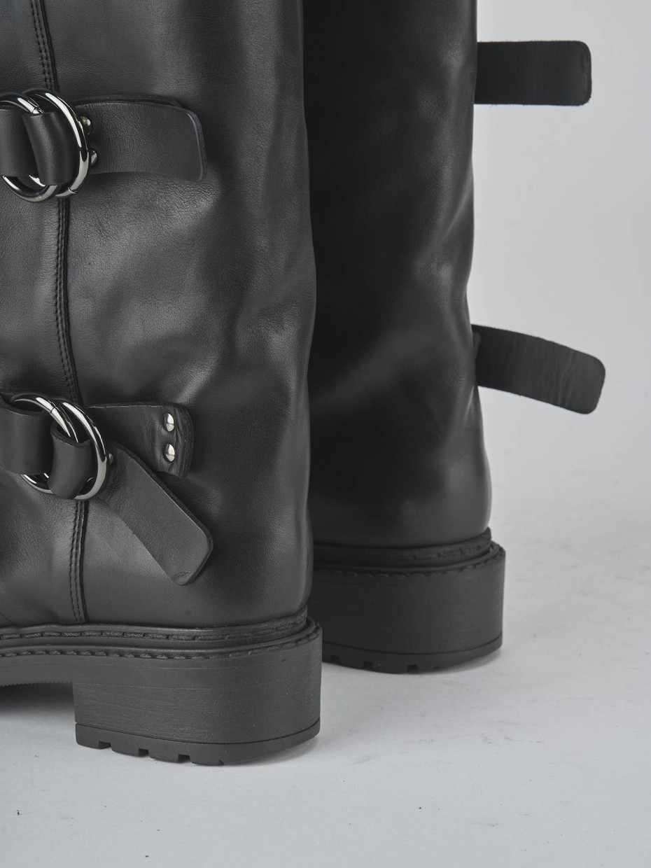 Low heel boots heel 2 cm black leather