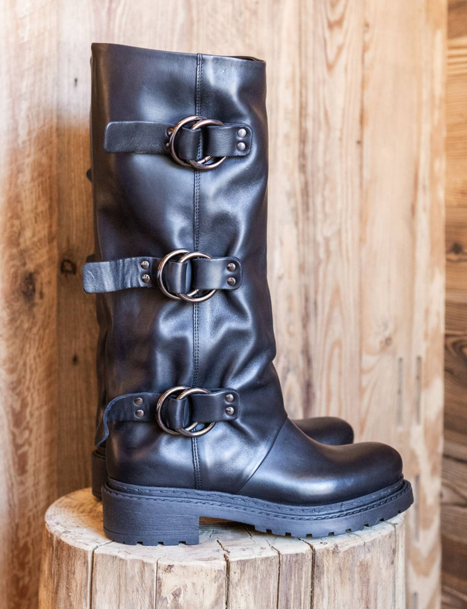 Low heel boots heel 2 cm black leather