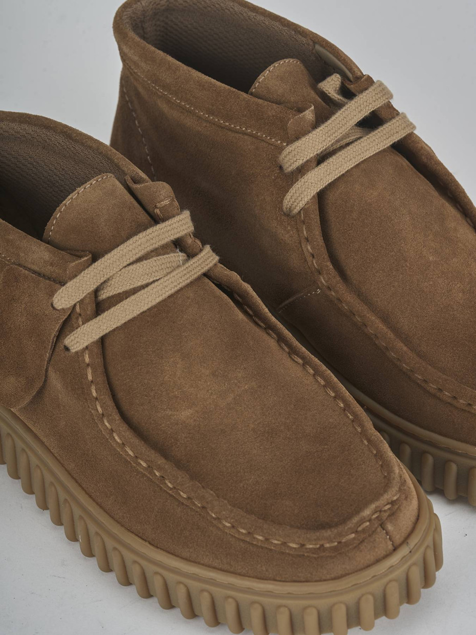 Sneakers beige suede
