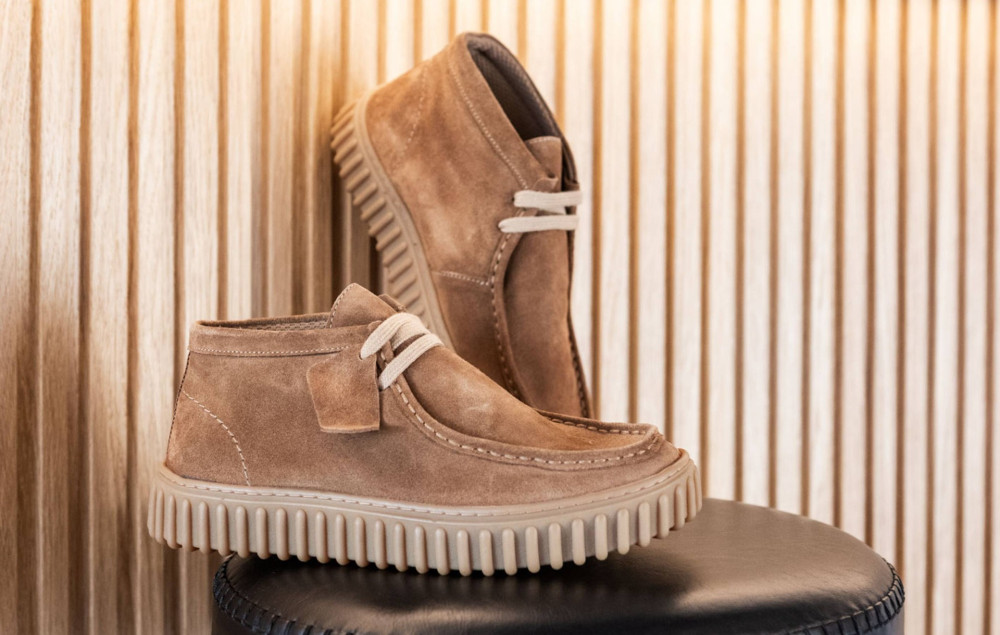 Sneakers beige suede
