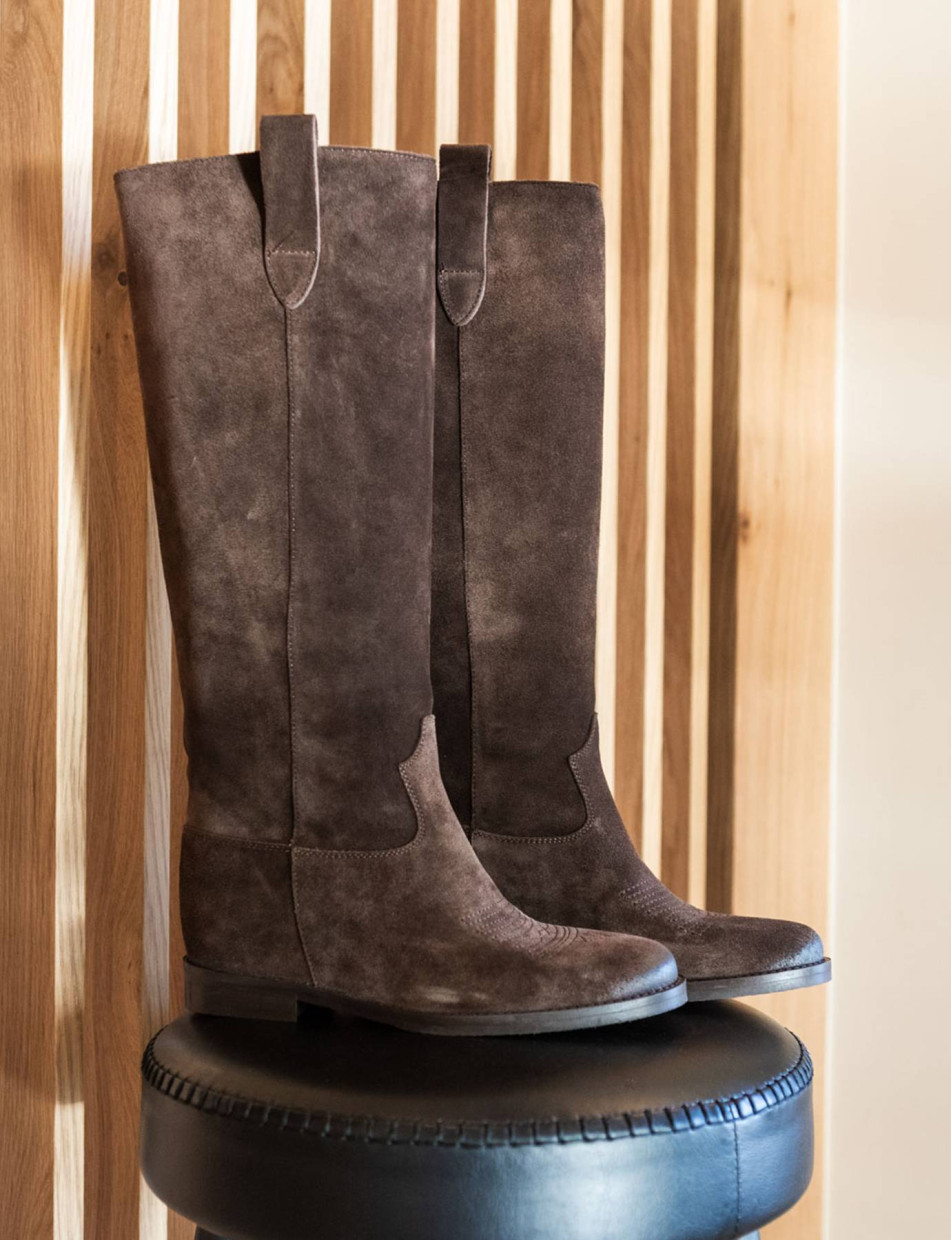 Low heel boots heel 4 cm dark brown suede