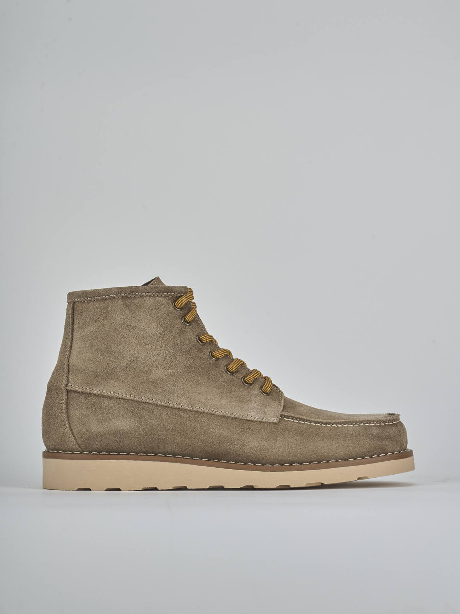 Anfibi camoscio beige