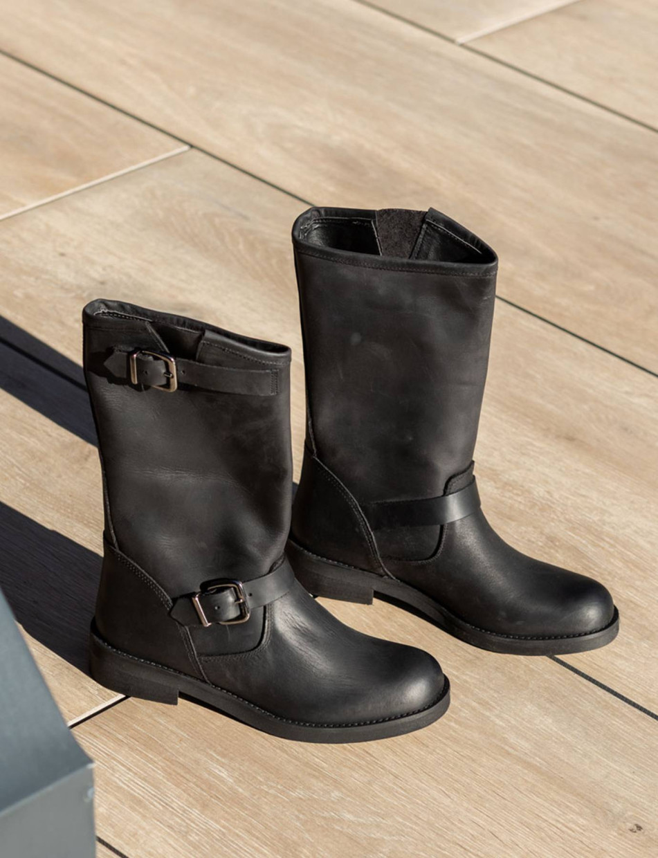 Low heel boots heel 3 cm black leather