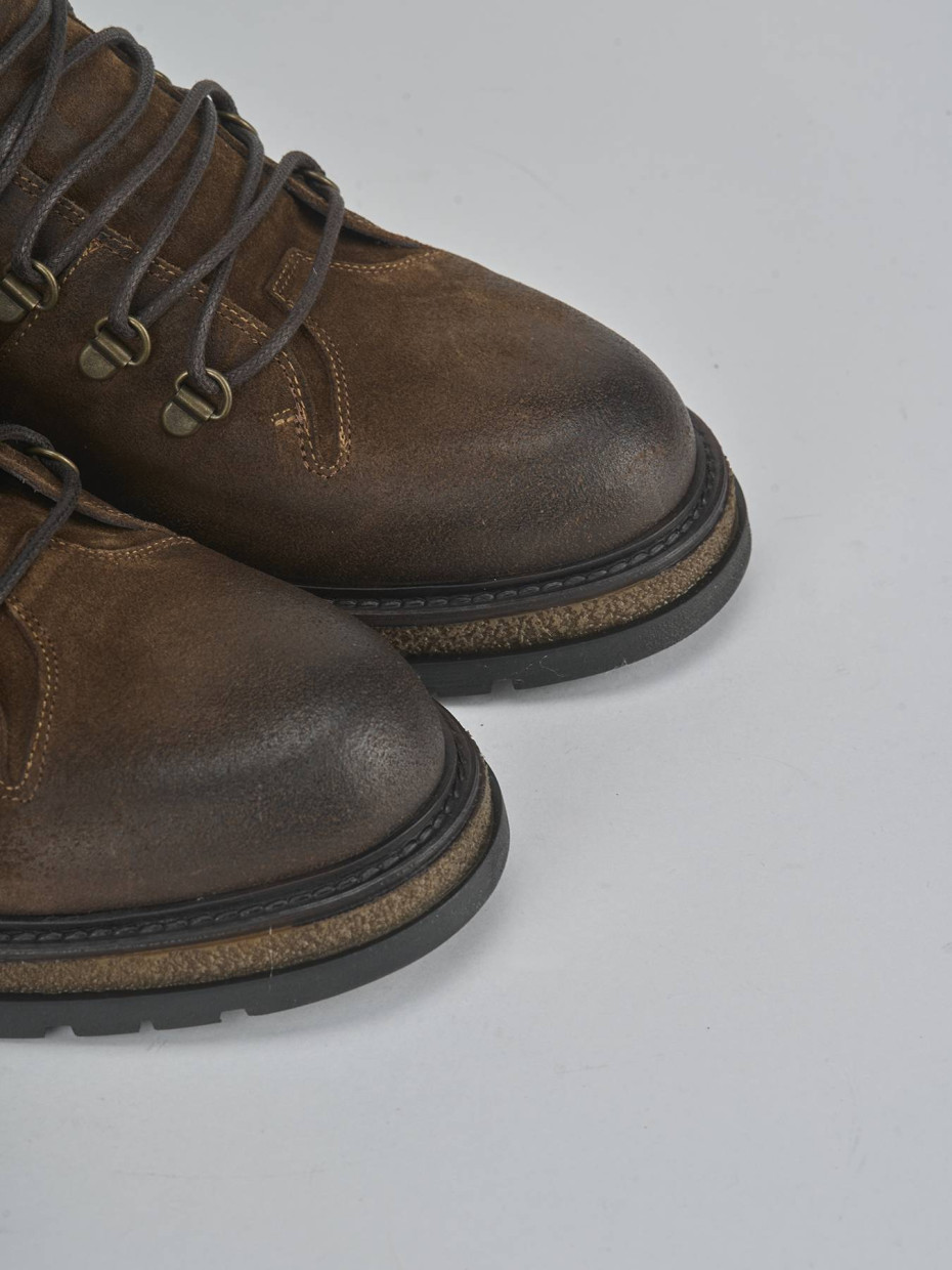 Botas militares marrón ante