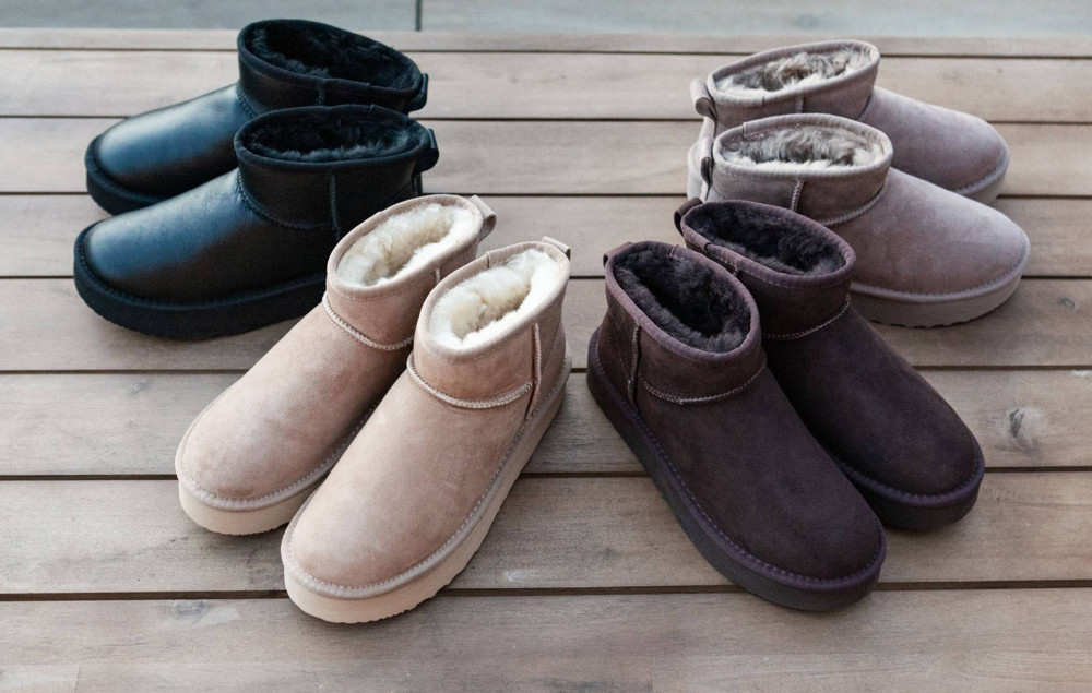 Botines de tacón bajo beis ante