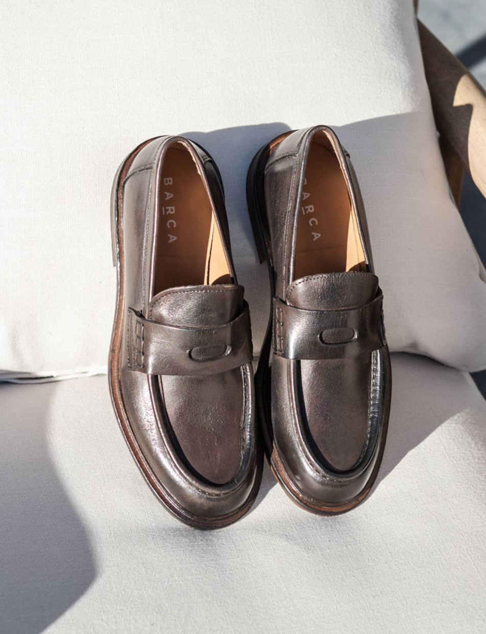 Mocasines tacón 1 cm marrón oscuro cuero
