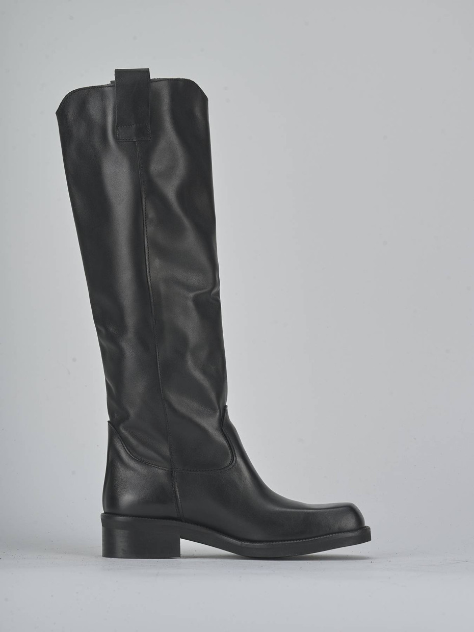Low heel boots heel 4 cm black leather