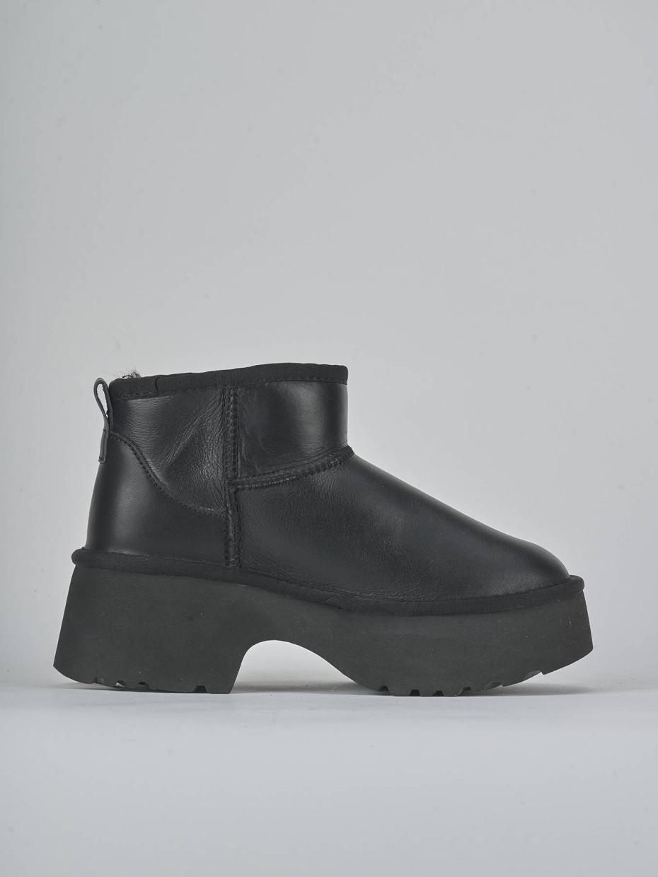 Low heel ankle boots heel 3 cm black leather