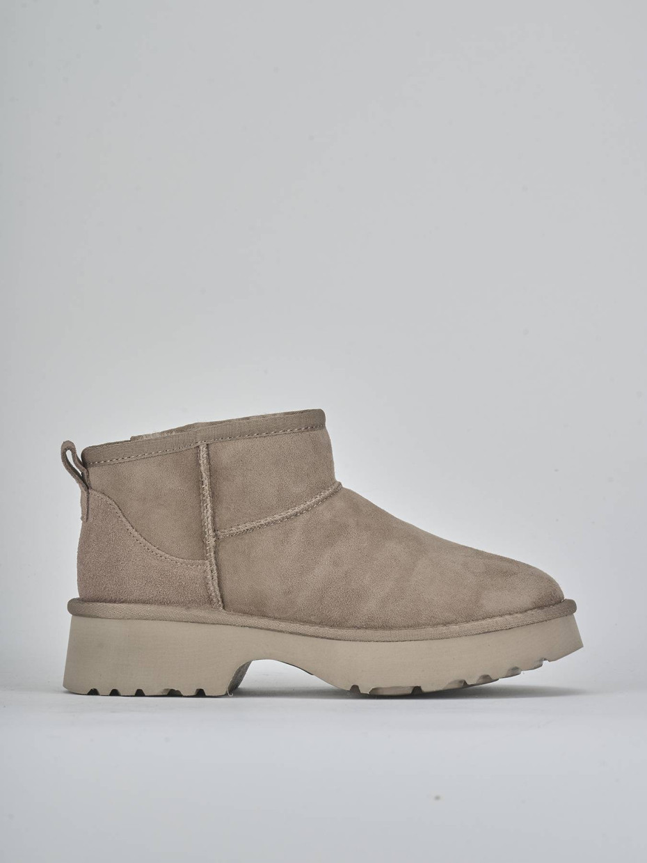 Botines de tacón bajo tacón 2 cm beis ante