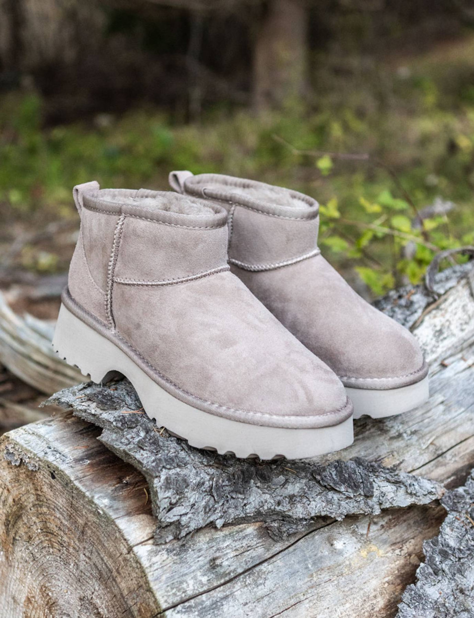 Botines de tacón bajo tacón 2 cm beis ante