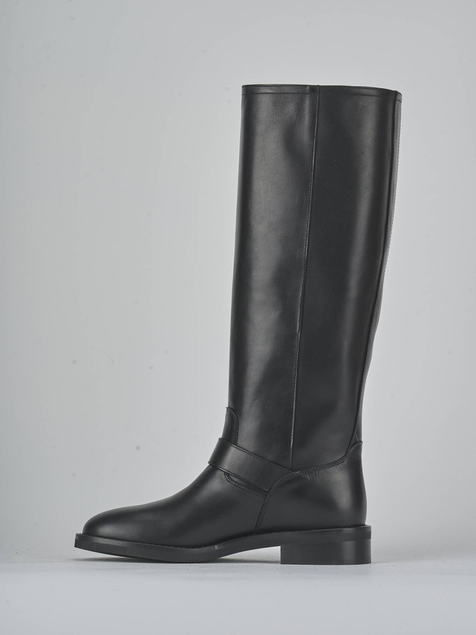 Low heel boots heel 2 cm black leather