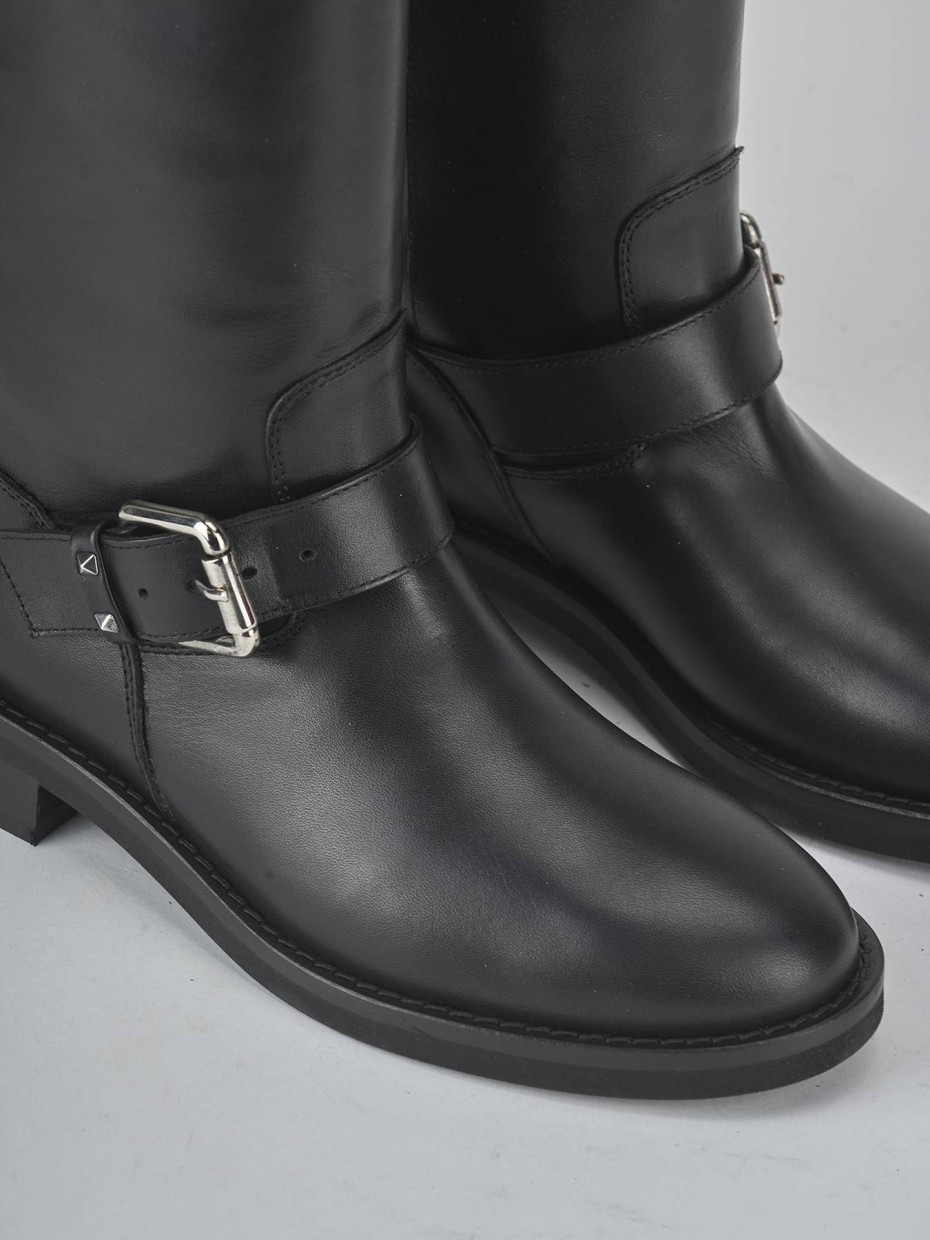 Low heel boots heel 2 cm black leather