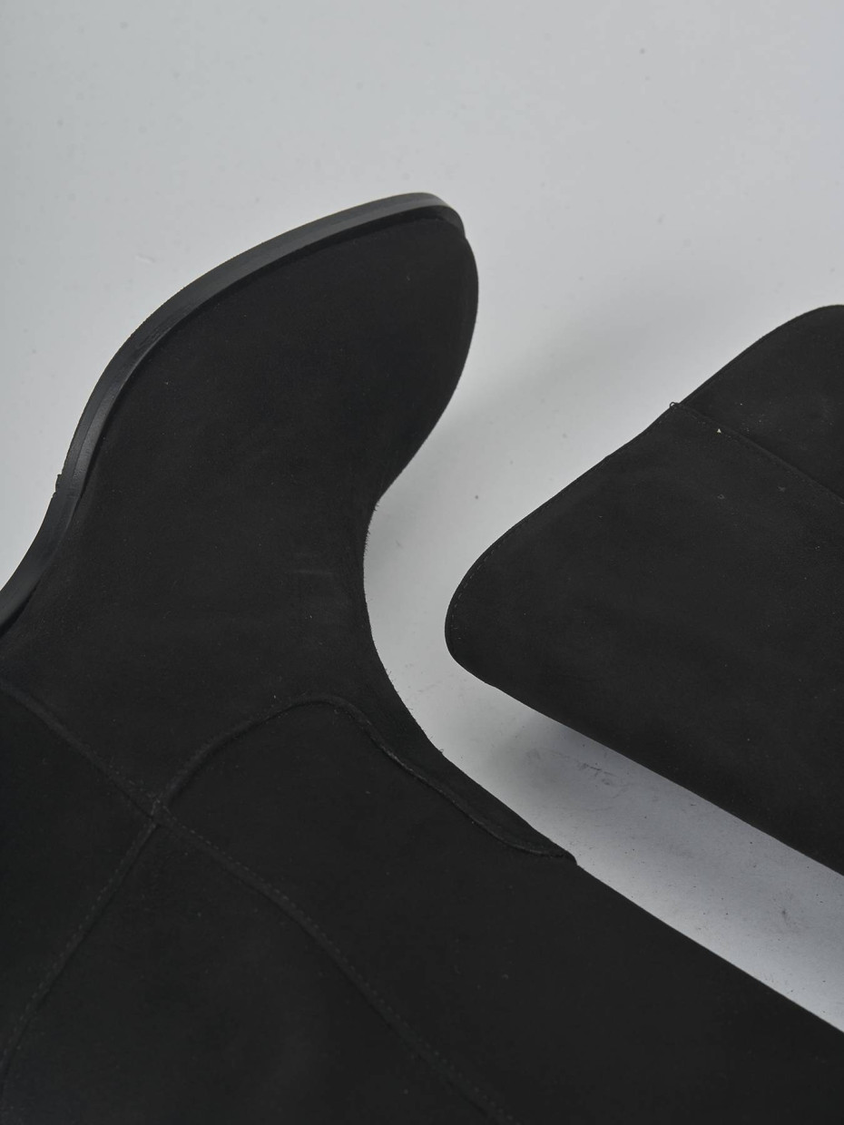 Low heel boots heel 4 cm black suede