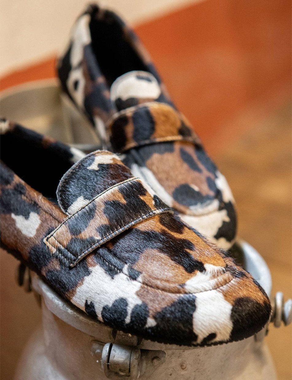 Mocasines tacón 1 cm blanco cuero de vaca con pelo