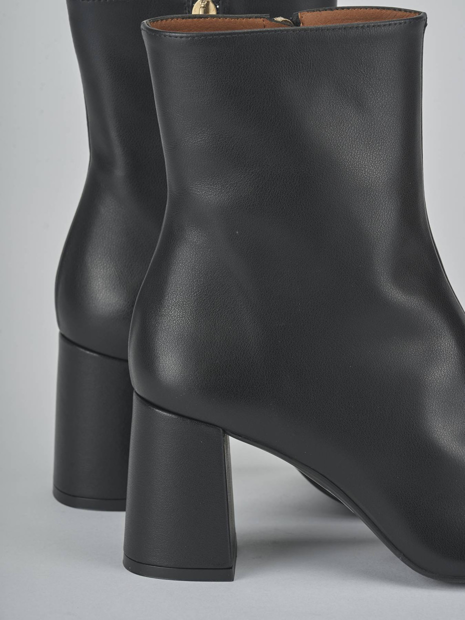 Stivaletti tacco 7cm pelle nero