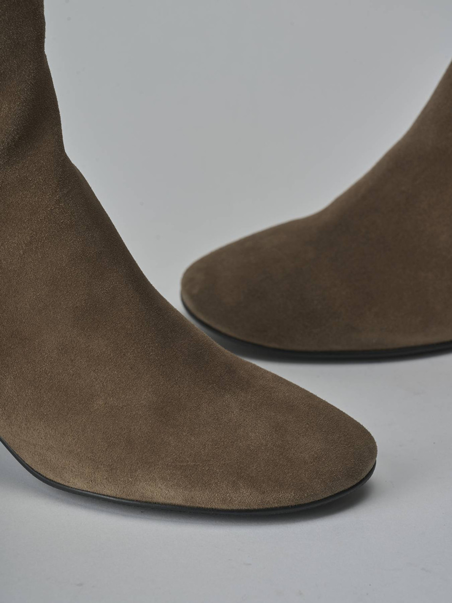 Botines de tacón alto tacón 6 cm beis ante
