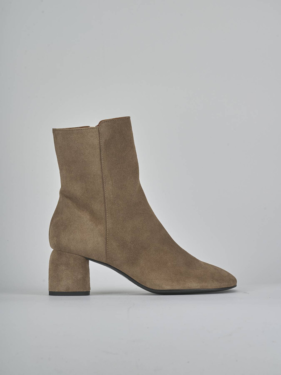 Botines de tacón alto tacón 6 cm beis ante