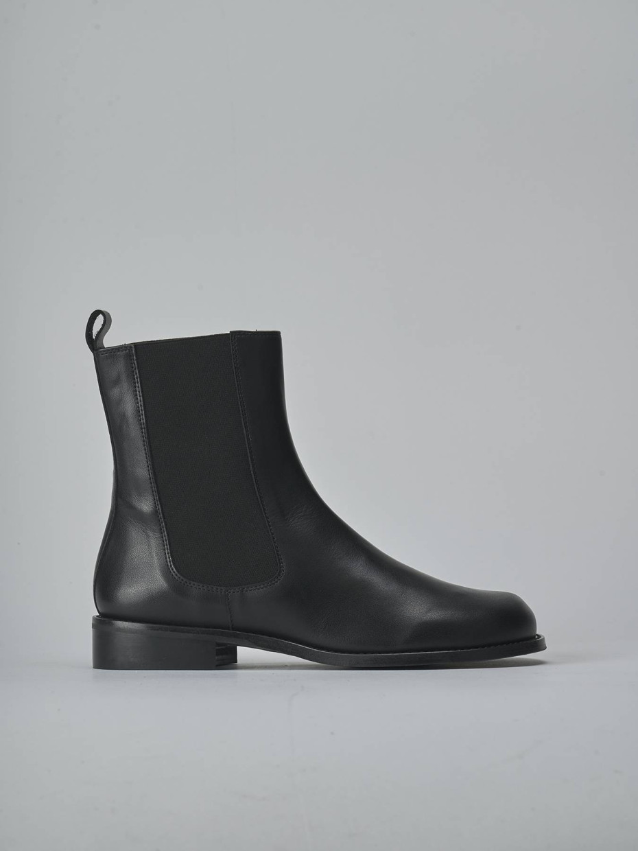Stivaletti tacco 2cm pelle nero